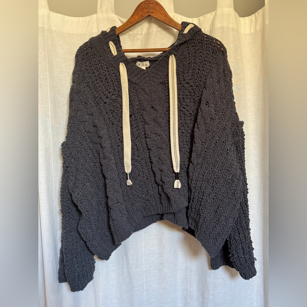 POL Chunky V-Neck Hooded Sweater in Charcoal with Cream Drawstrings